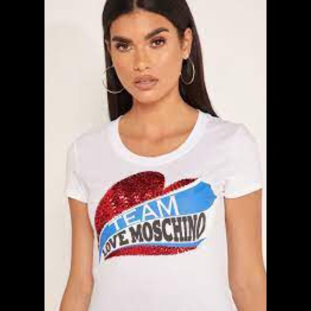 NWT Love Moschino white t w/sequin graphic & logo